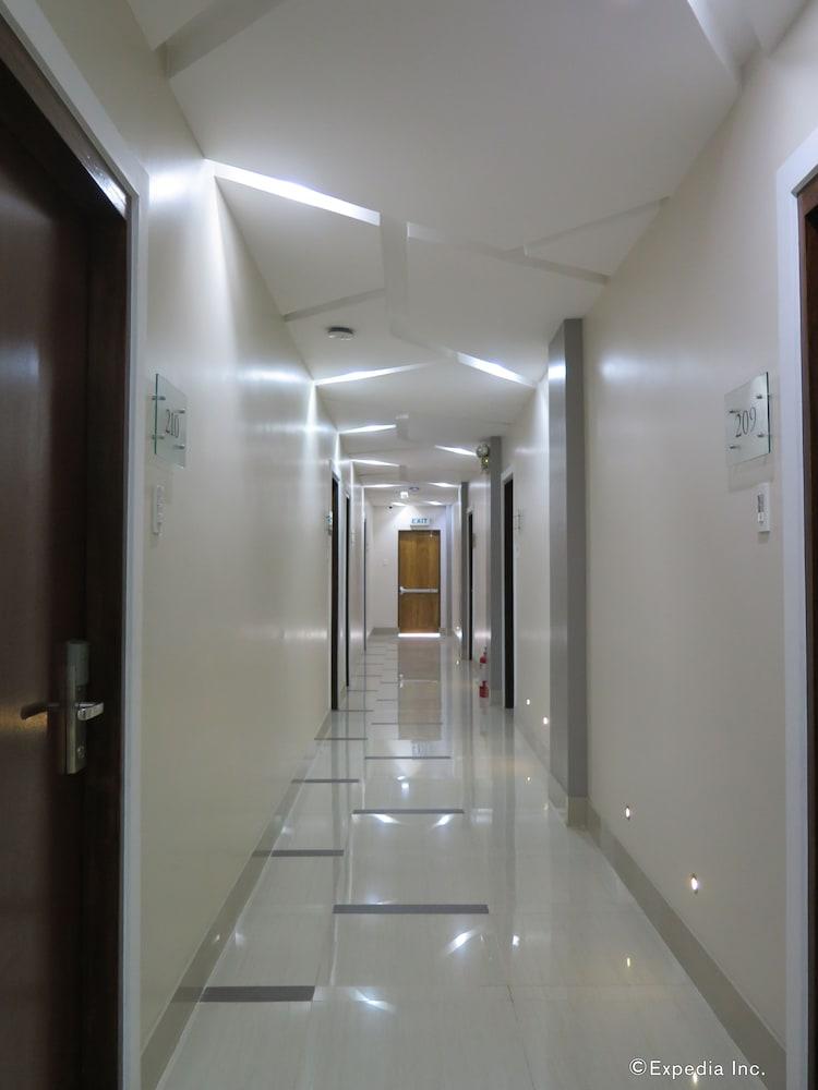 717 Cesar Place Hotel Tagbilaran City Bagian luar foto