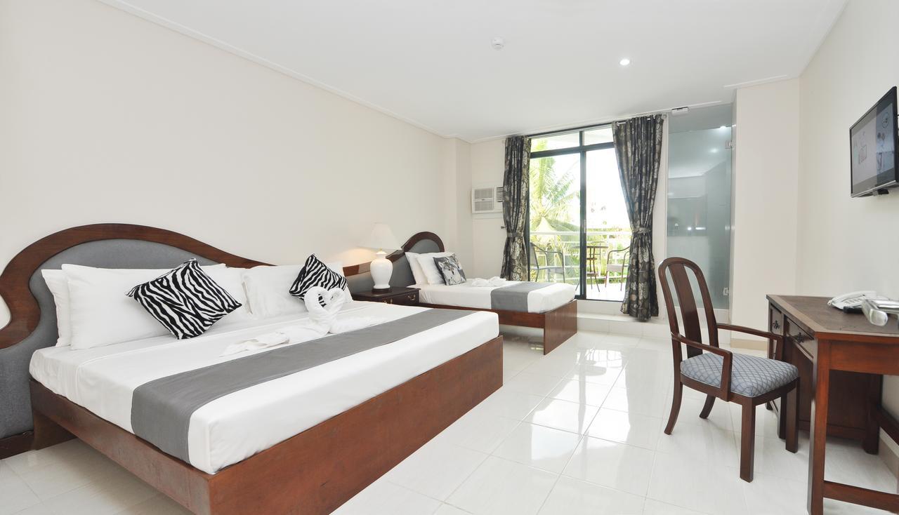 717 Cesar Place Hotel Tagbilaran City Bagian luar foto