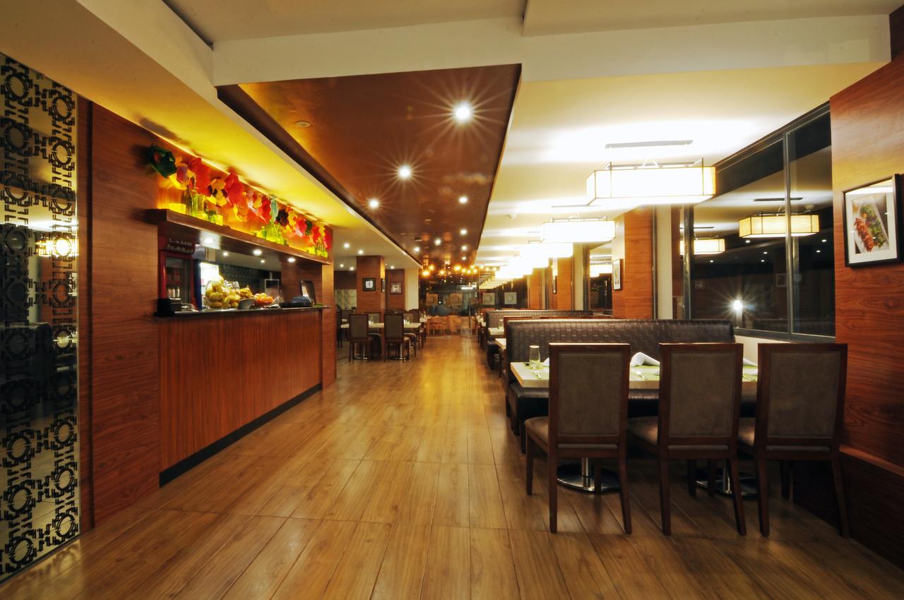 717 Cesar Place Hotel Tagbilaran City Bagian luar foto