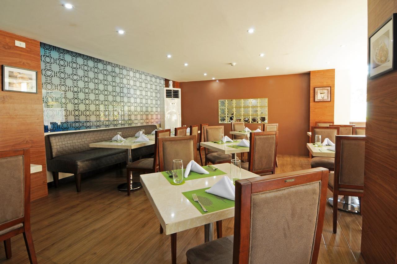 717 Cesar Place Hotel Tagbilaran City Bagian luar foto